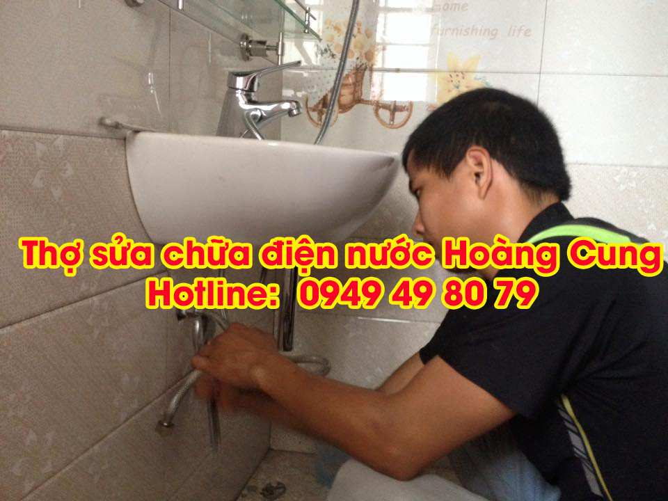 Thợ sửa chữa điện nước tại nhà Hoàng Cung
